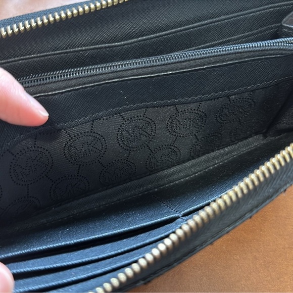 Michael Kors wallet - Picture 4 of 5